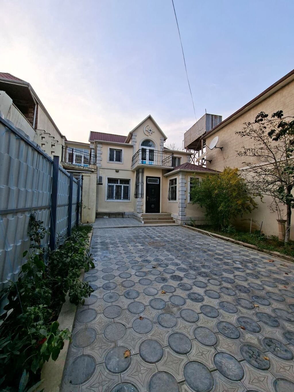 200 kv. m, 6 otaqlı, Kombi, Qaz, İşıq — Daşınmaz əmlak, Bakı (2)