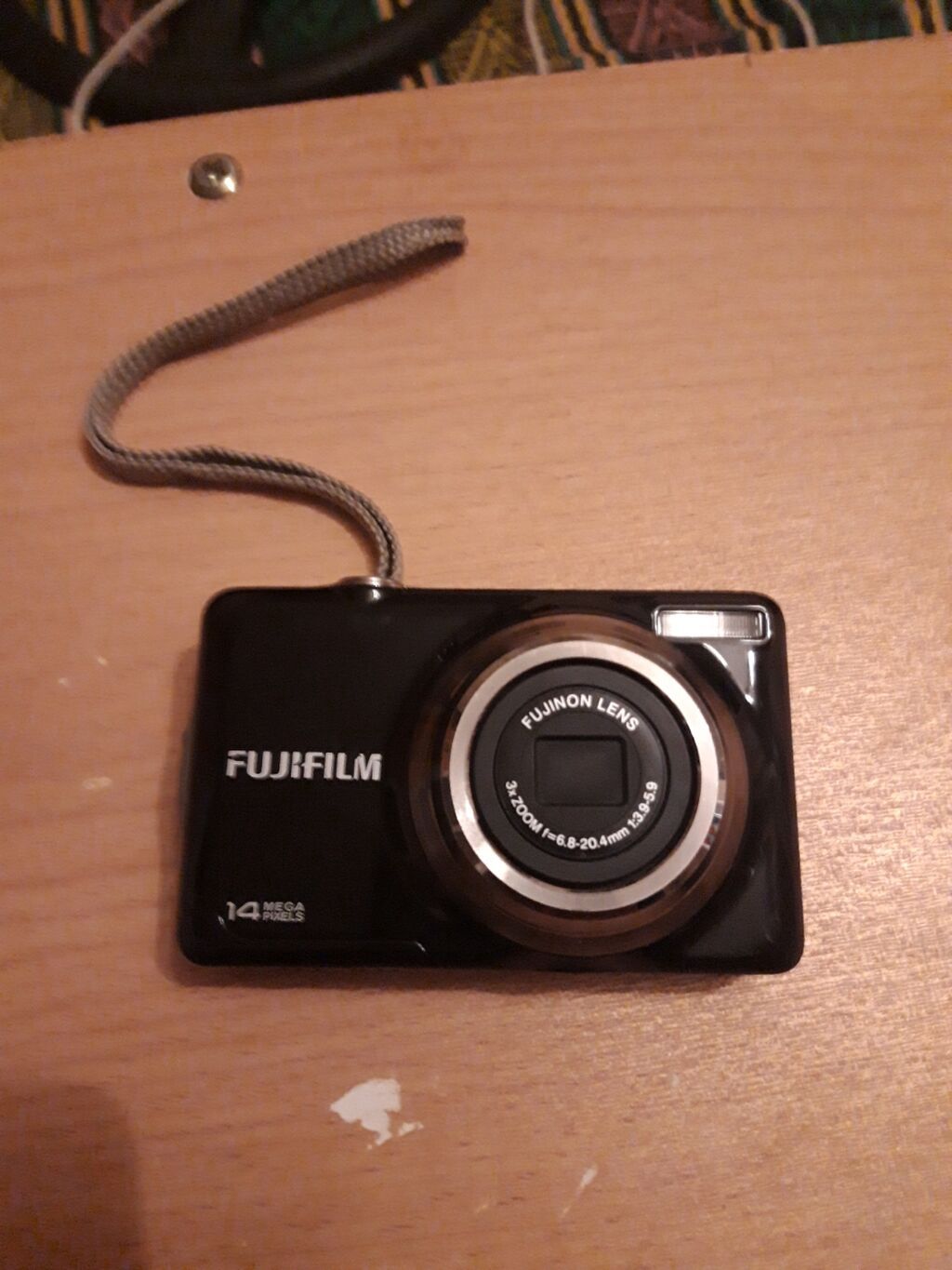 Fujifilm kompakt fotoaparat 14megapixell adaptir vs mikro karti yoxdur