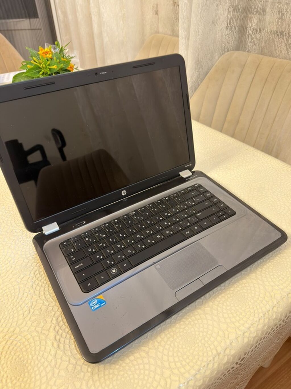 HP Pavilion g6 seriyası noutbuk Tam ishleyir sadece adaptri zeyifdir