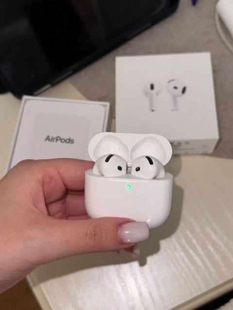 Apple AirPods (kablzsiz qulaqcıqlar) – orijinal qutu və sənədlərlə