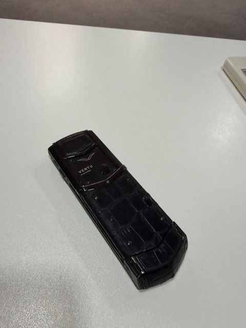 Vertu Signature S Design Black and White 4GB