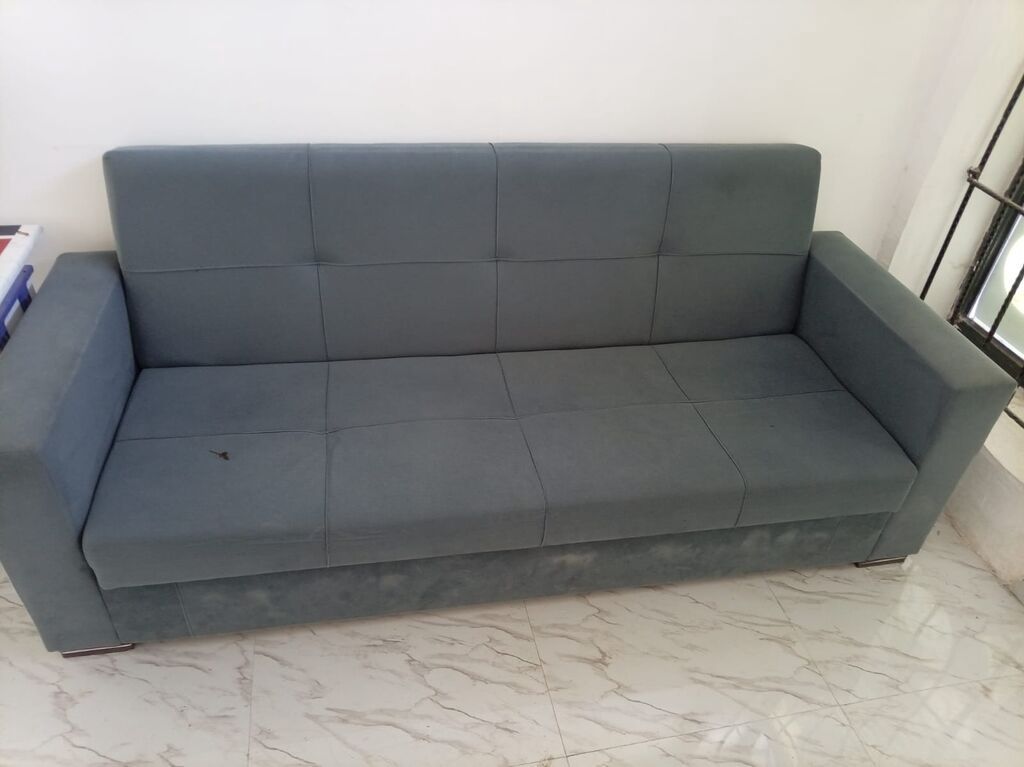 - Model: 3 nəfərlik düz xətli divan - Rəng: Boz (soyuq ton) - Dizayn — Mebel, Bakı