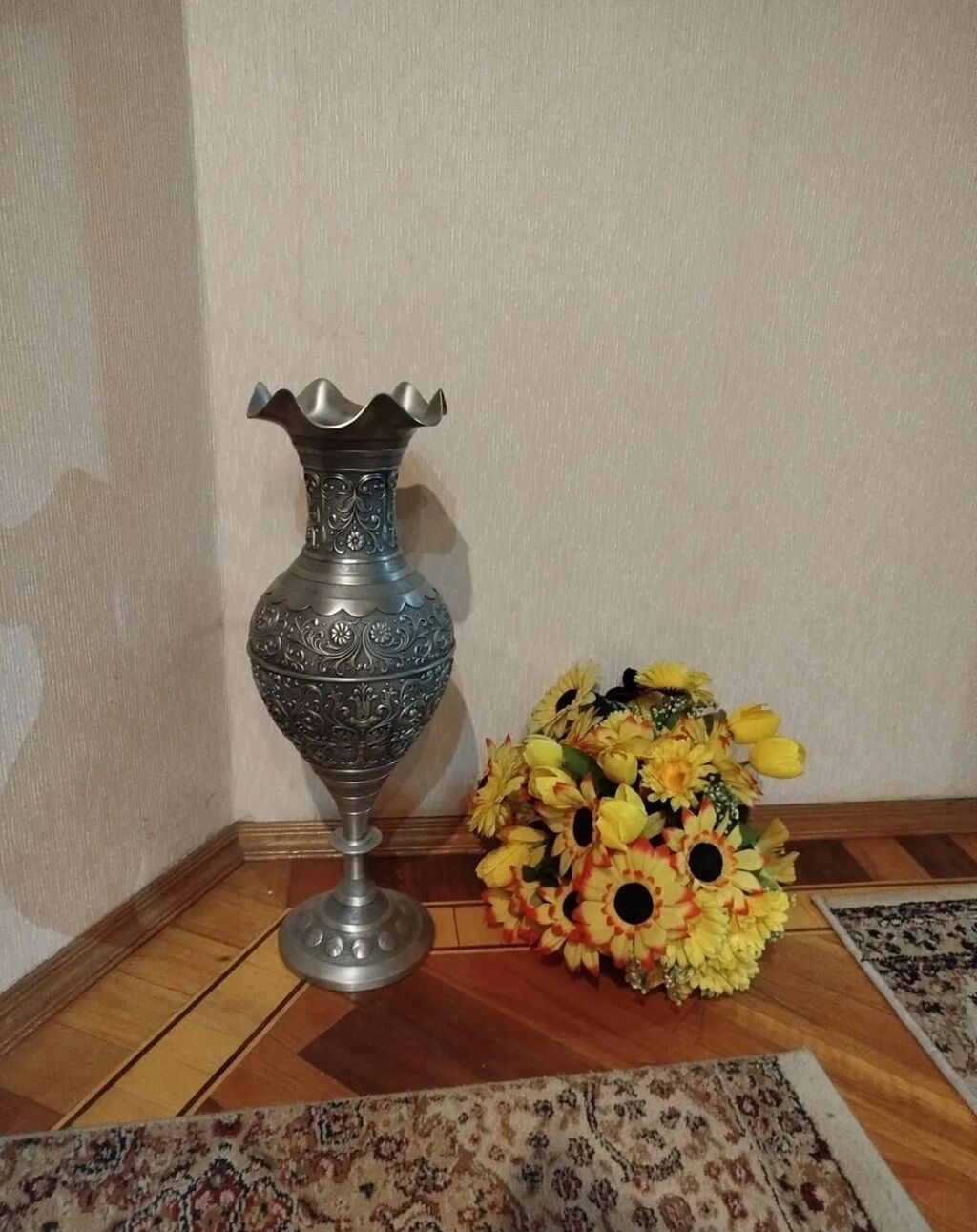 Bir vaza, Metal