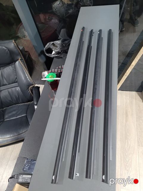 "Toyota Prius 2009-2015" qapı rezinləri
