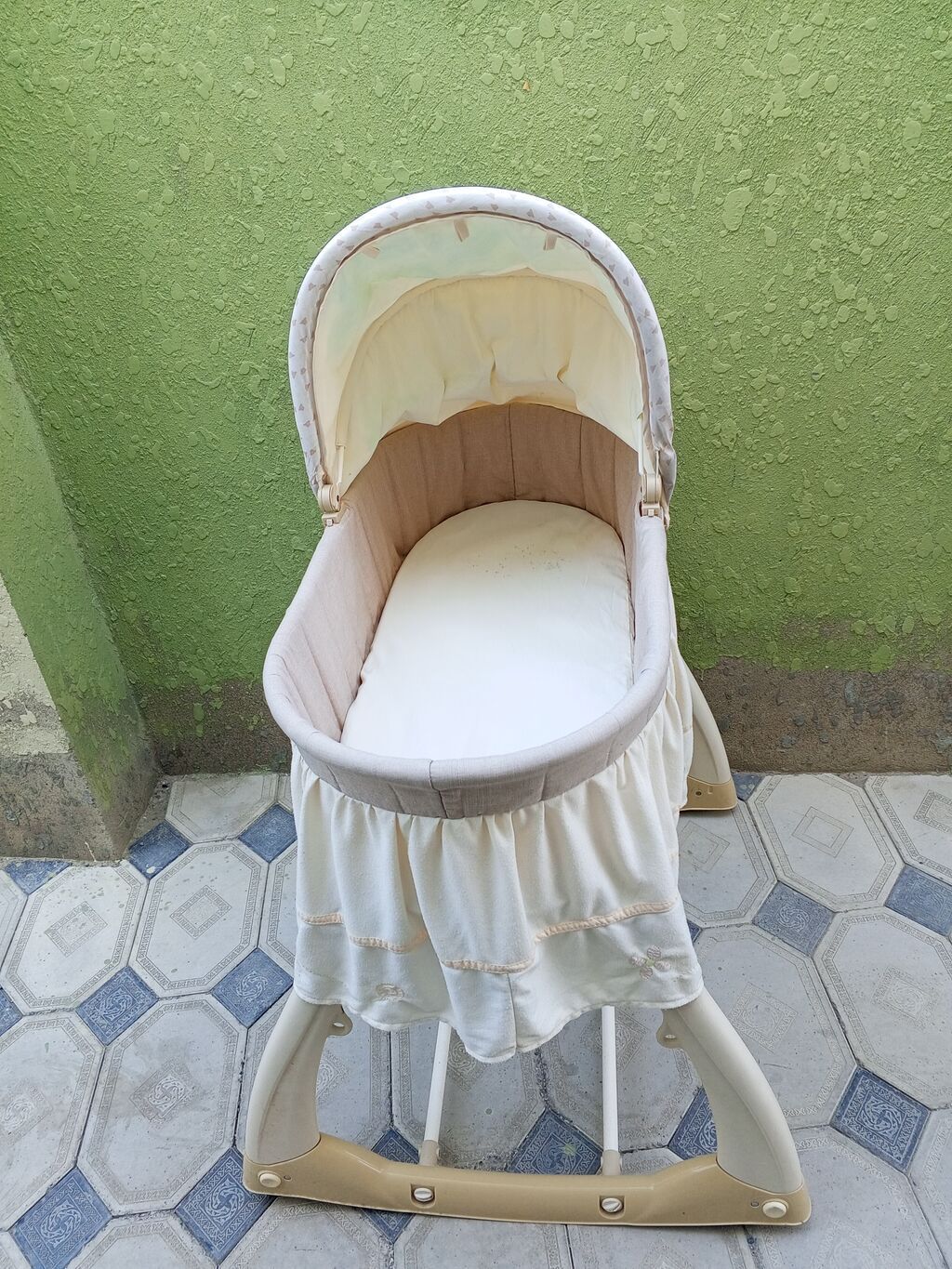 Oğlan və qız üçün, İşlənmiş, Yumru, Beşik, Dəstsiz, Matras ilə, Yellənmə mexanizmi ilə — Mebel, Bakı (2)