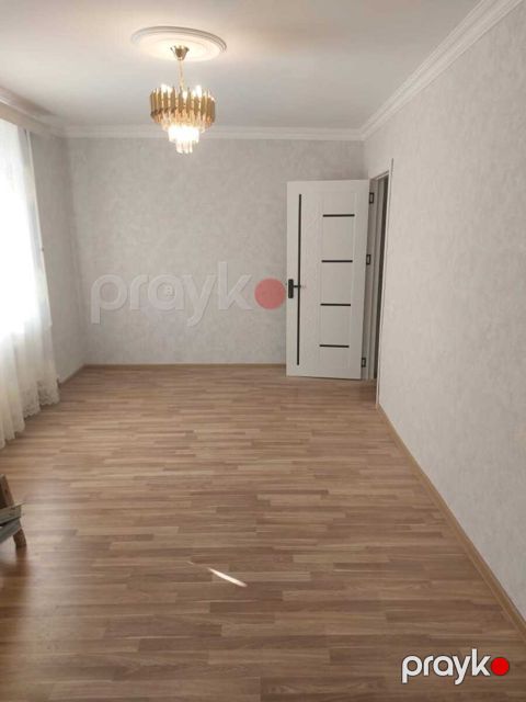 Satılır 1 otaqlı köhnə tikili 45 m²