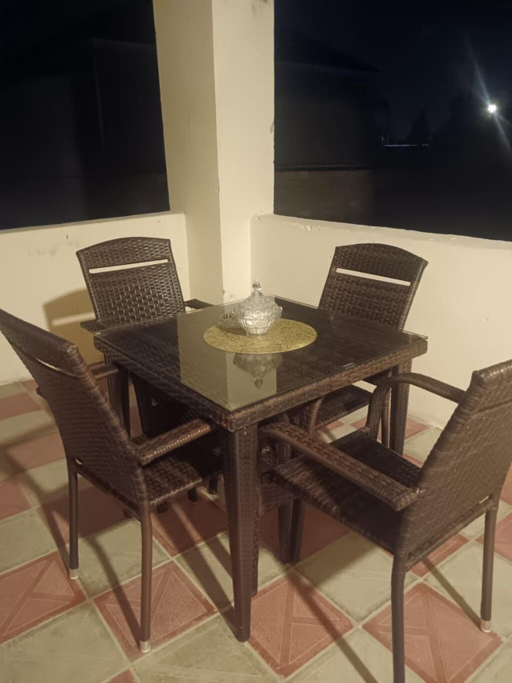 Masa dəsti 2 dest var, təzədi bir dəst 250₼. Ünvan Buzovna (99824) — Mebel, Bakı