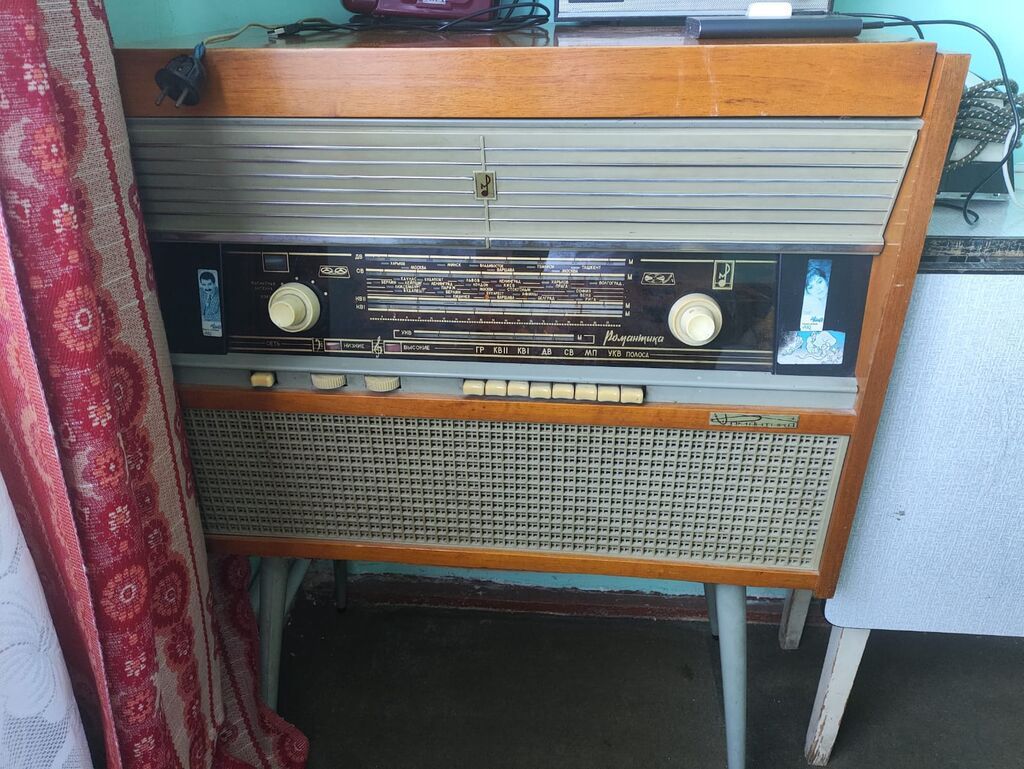 Vintage radiola-kombayn: radio + maqnitofon lent yazıcısı + vinil — Elektronika, Bakı