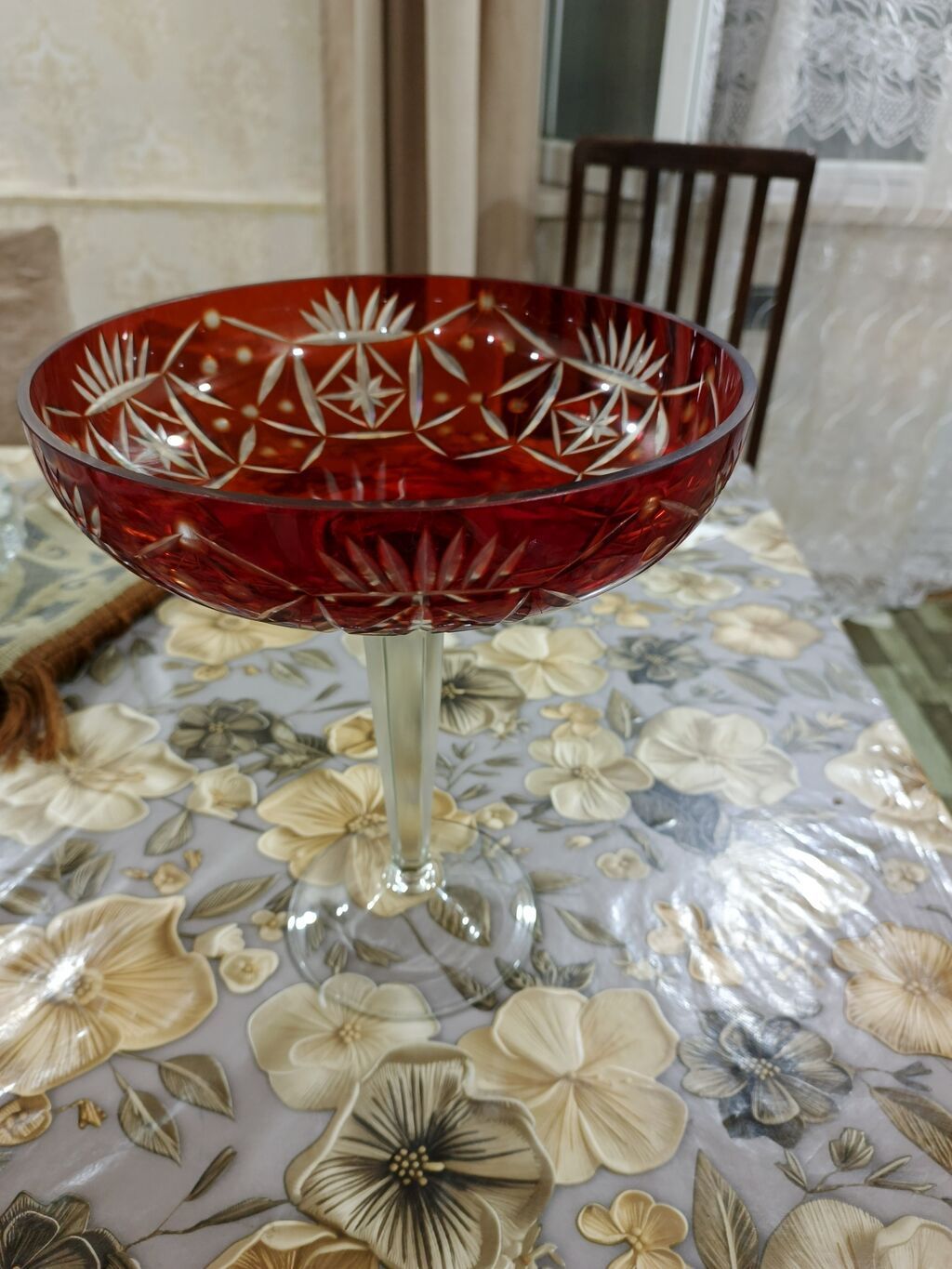 Kəsilmiş naxışlı qırmızı şirəli şüşədən hündür ayaqlı — Mallar, Xırdalan (3)