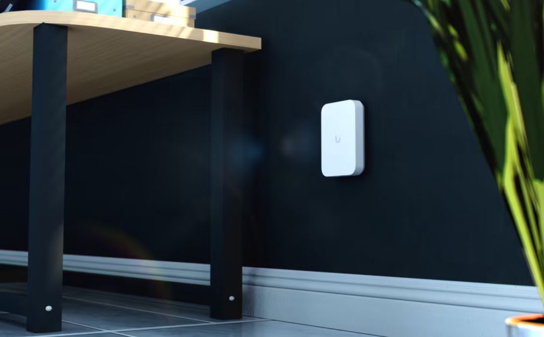 Ubiquiti UniFi U7 In-Wall (U7-IW) Access Point — Şəbəkə və server avadanlığı, Bakı (7)