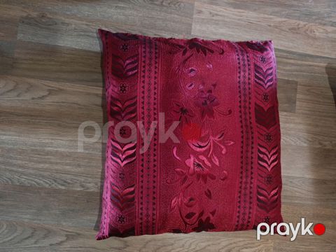 Bəzəkli dekorativ yastıq - Rəng: tünd qırmızı/bordo tonları - Parça — Bakı
