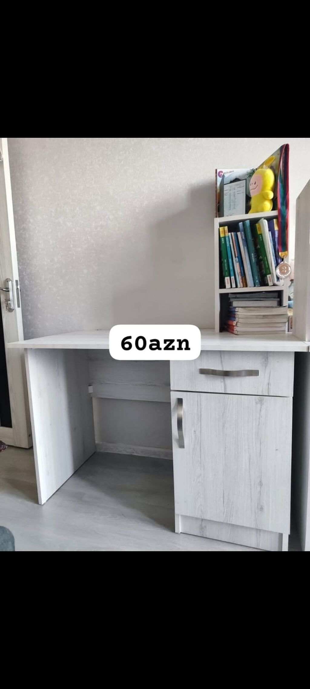 Ağ rəngdə iş/oxu masası - Material: laminat taxta, ağ-açıq palıd — Masalar, Masazır