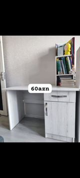 Ağ rəngdə iş/oxu masası - Material: laminat taxta, ağ-açıq palıd — Садовая мебель