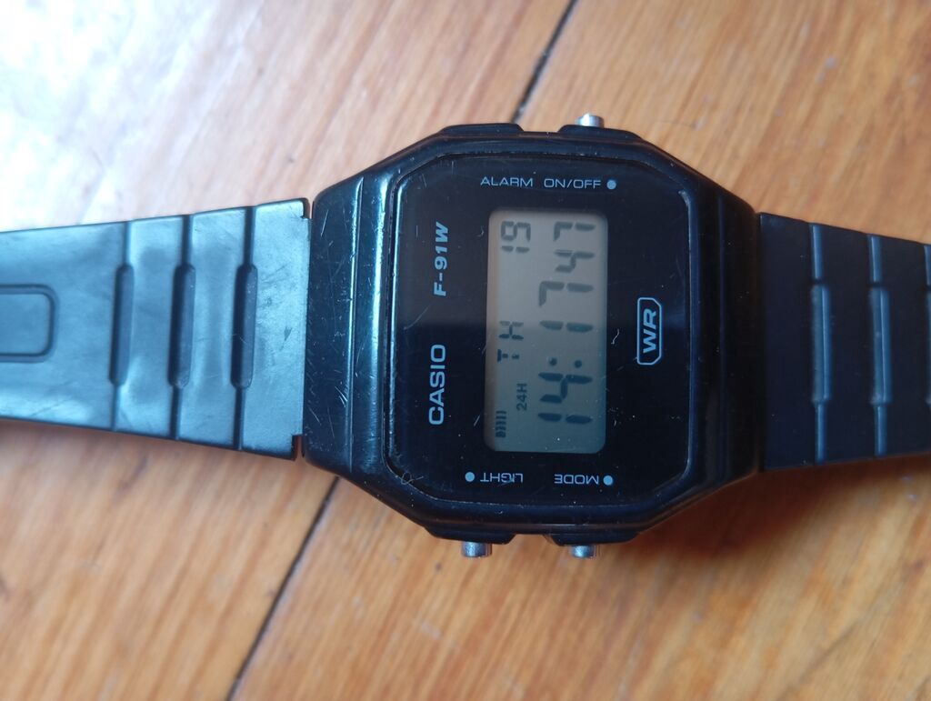 CASIO F-91W rəqəmsal qol saatı - Model: F-91W (arxa qapaqda və — Qol saatları, Xırdalan
