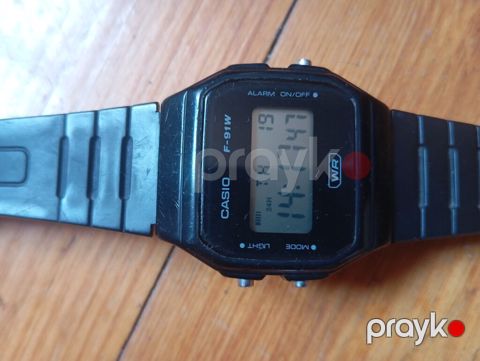 CASIO F-91W rəqəmsal qol saatı - Model: F-91W (arxa qapaqda və