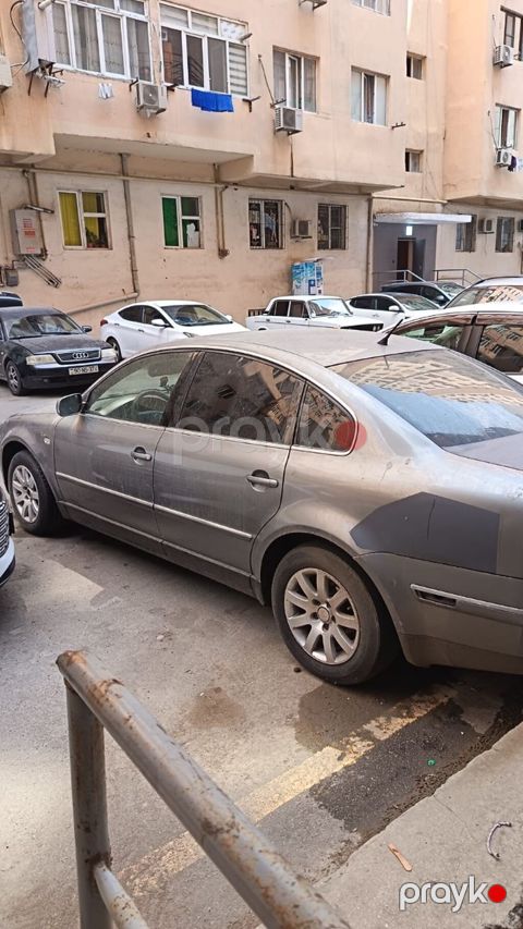 Volkswagen Passat: 1.8 l | 2002 il Sedan