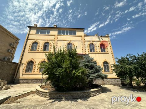 İcarəyə verilir 10 otaqlı həyət evi/bağ evi 1340 m²