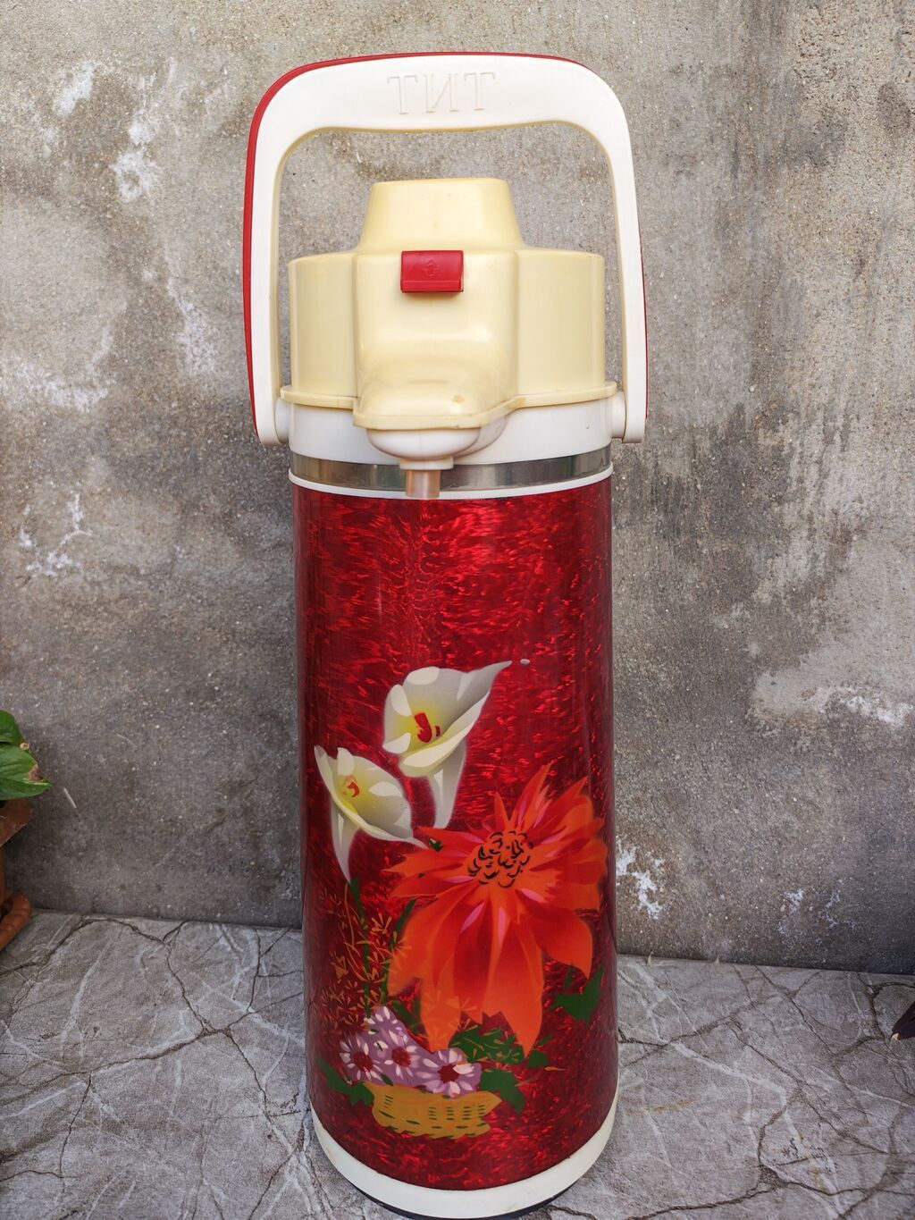 Retro termopot – mexaniki pompalı, dekorativ çiçək naxışlı korpus. -
