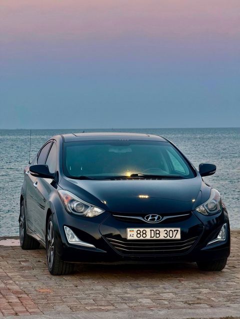 Hyundai Elantra: 1.8 l | 2014 il Sedan