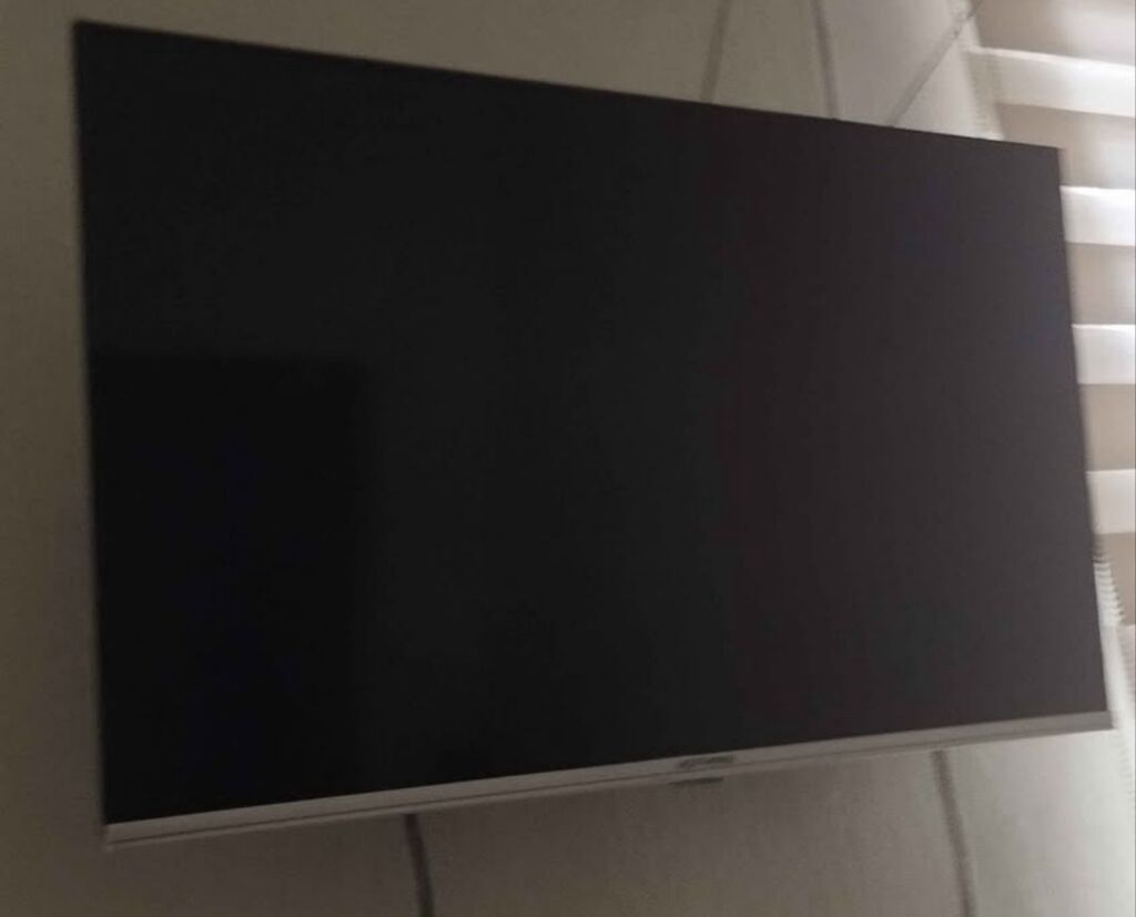 LED televizor, 40–50 düym, divar üçün