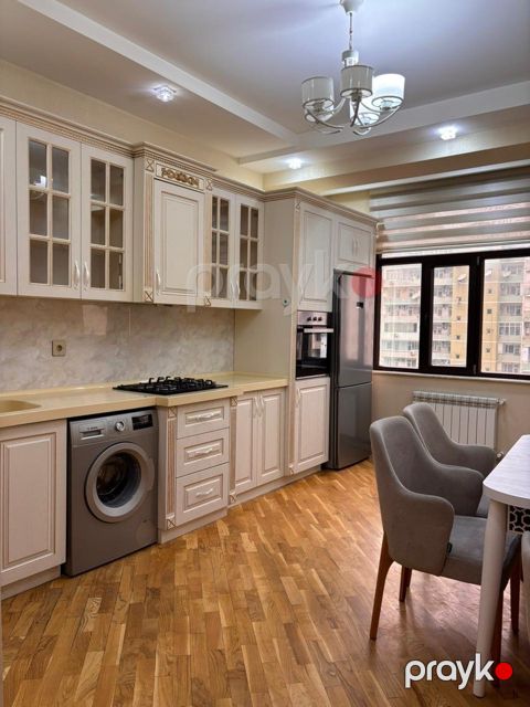 İcarəyə verilir 3 otaqlı yeni tikili 140 m²
