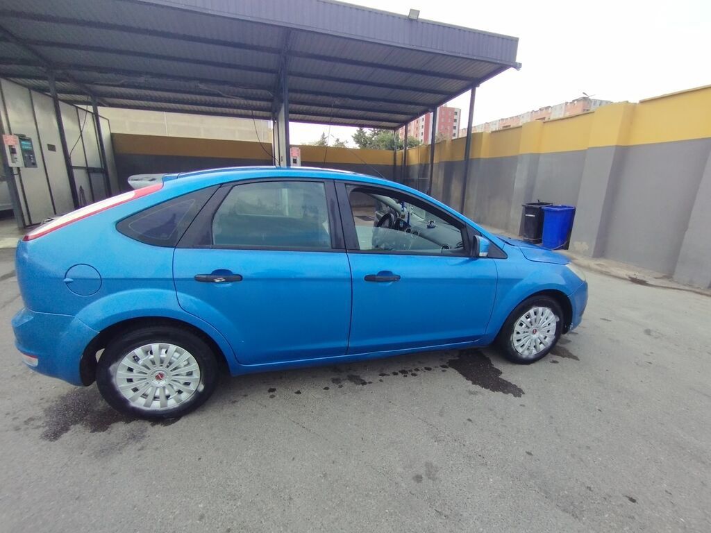 Ford Focus: 1.6 l | 2010 il 284360 km Sedan — Avto, Qobu (7)