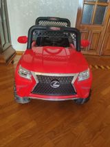 Uşaq üçün elektrikli maşın – qırmızı rəng Xüsusiyyətlər: - SUV — Səma