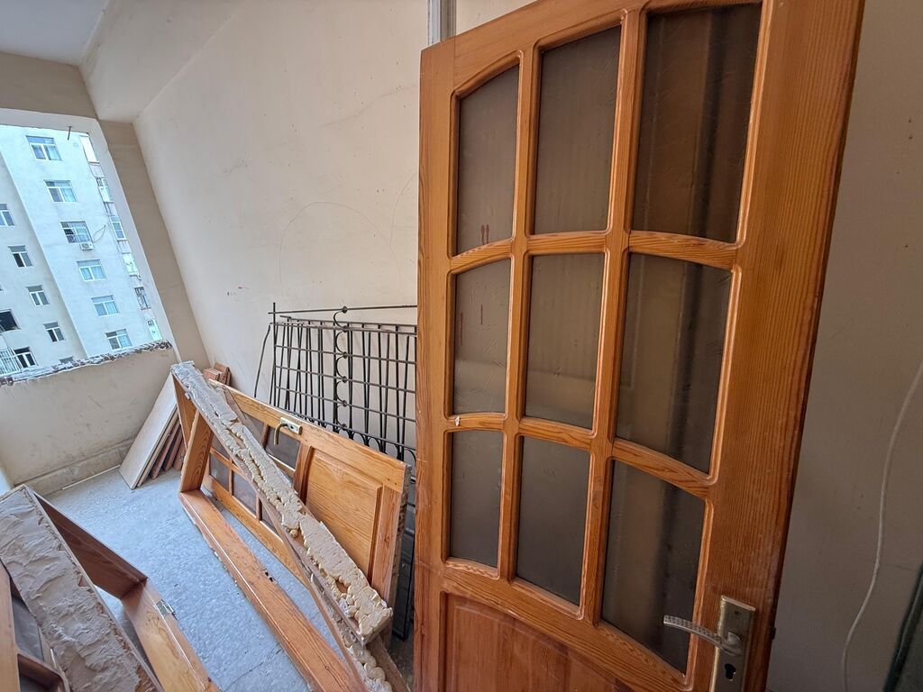Təmiz şam taxtası 4 ədəd işlənmiş otaq qapısı satılır 3 ədədi sola 1 — Mallar, Bakı