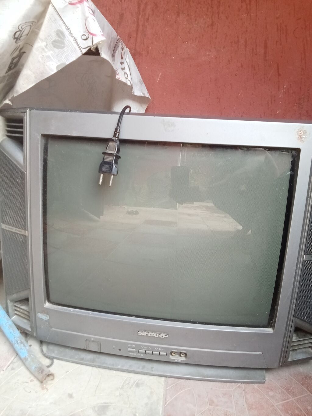 Sharp kineskop televizor Xüsusiyyətlər: - Ekran: CRT, təxminən 21–25 — Televizorlar, Masazır