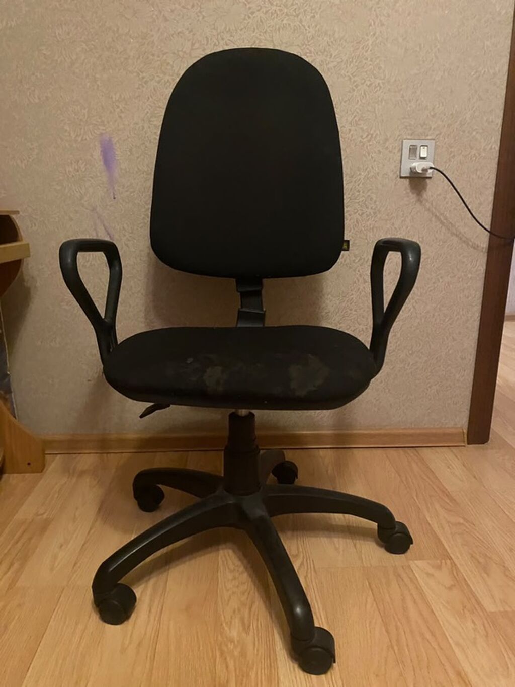 İşlənmiş ofis kreslou, hündürlüyü tənzimlənən — Ofis mebeli, Bakı (2)