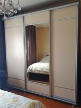 Dolab – sürgülü qapılı, güzgülü model - 3 panelli sürgülü qapı sistemi — Ikıncı el mebel — Mebel