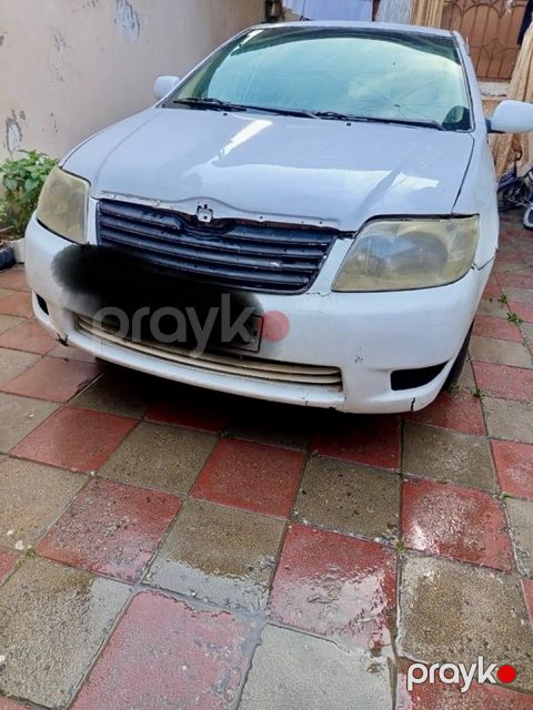 Toyota Corolla, 2.2 L, 2004 il, 150 000 km