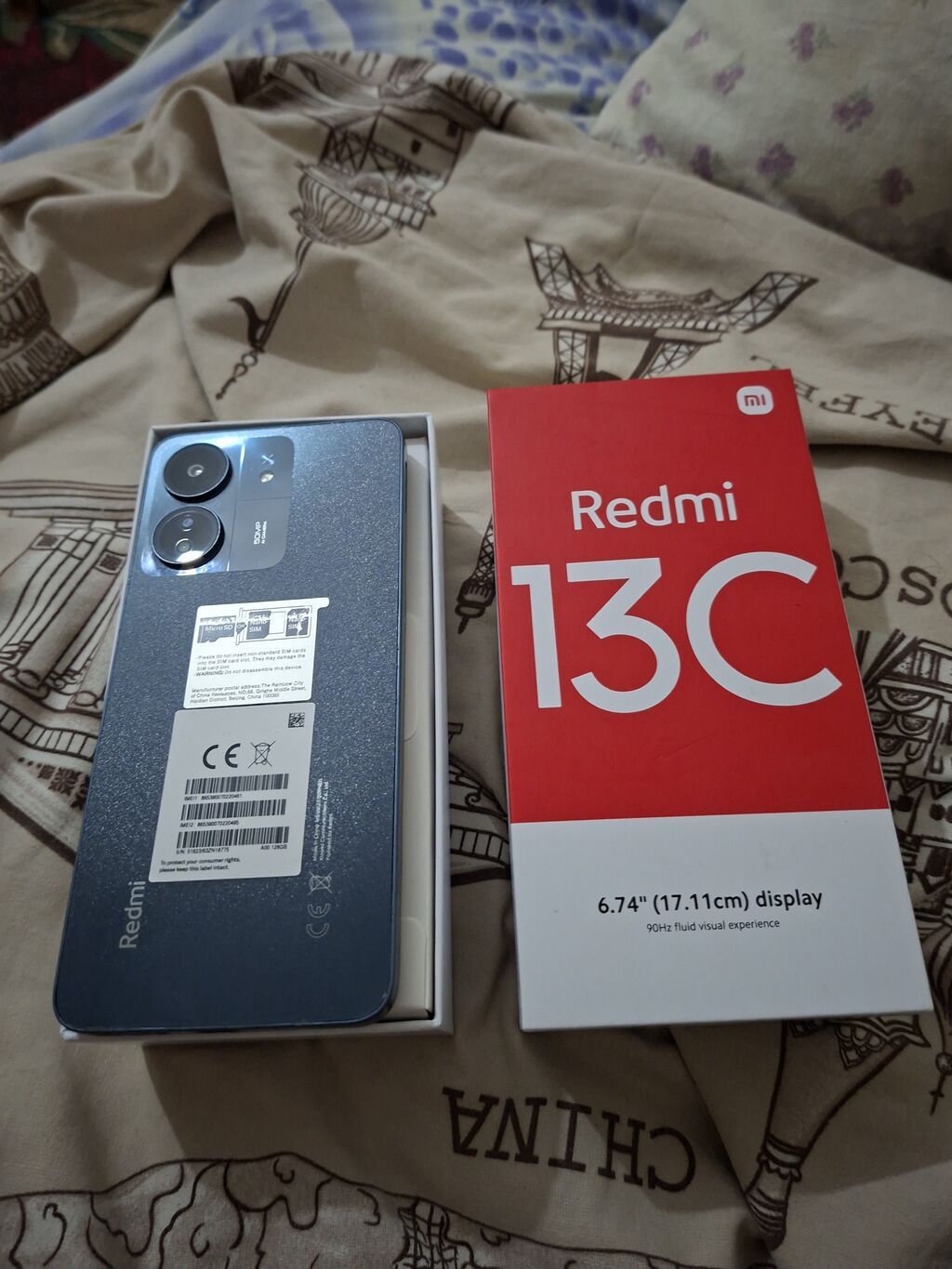 Xiaomi Redmi 13C – qutu və aksesuarlarla. Əsas xüsusiyyətlər: -