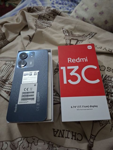 Xiaomi Redmi 13C – qutu və aksesuarlarla. Əsas xüsusiyyətlər: - — Bakı