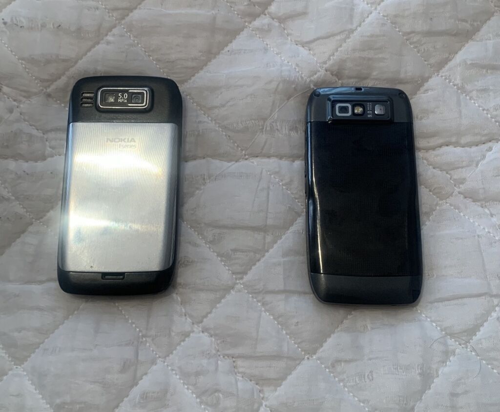 İki ədəd qwerty klaviaturalı Nokia E‑series mobil telefon dəsti — Digər planşetlər, Bakı (2)