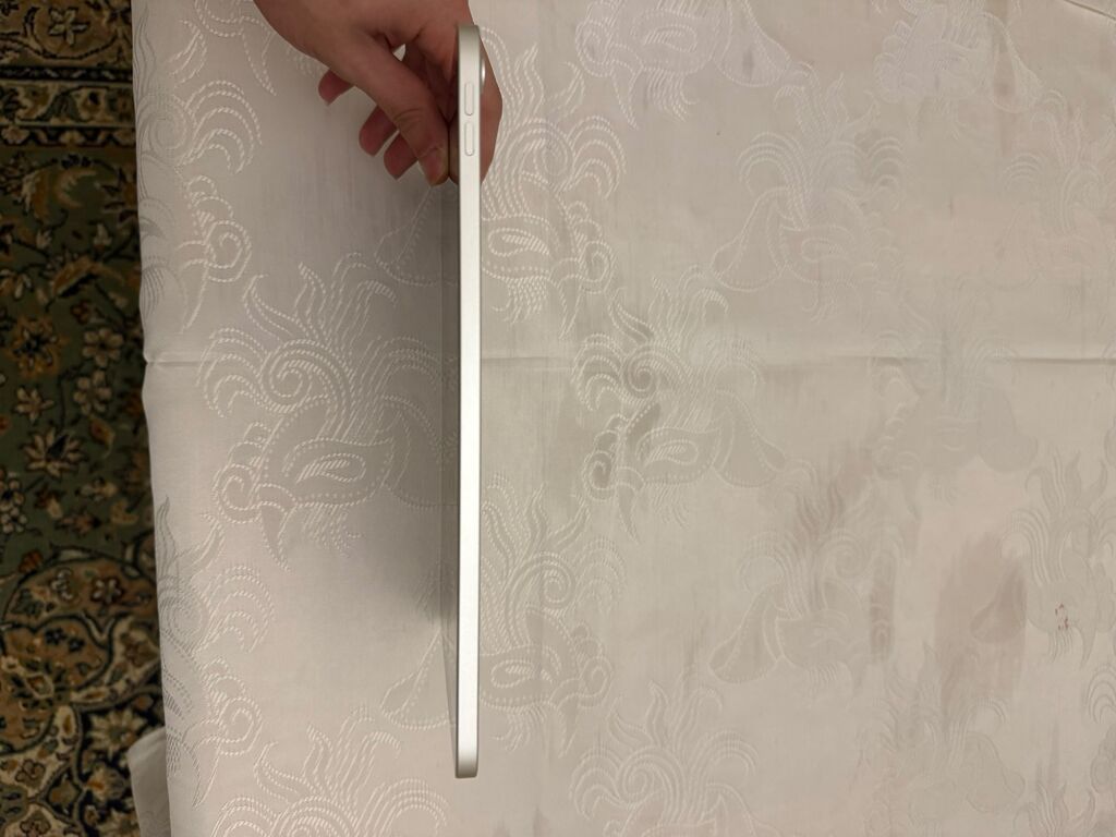 İşlənmiş Apple iPad 11", 128 GB, gümüş, USB-C - 1