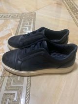 Qara rəngli kişi krossovkası - Dizayn: Minimalist, bağcıqlı üst — Goods