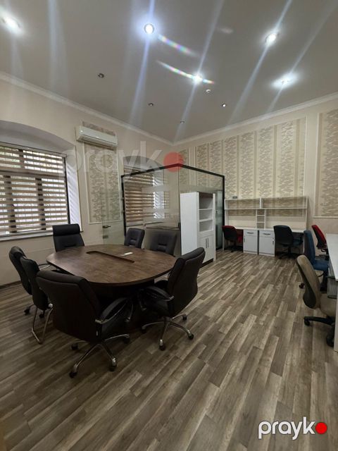 İcarəyə verilir 4 otaqlı ofis 135 m²