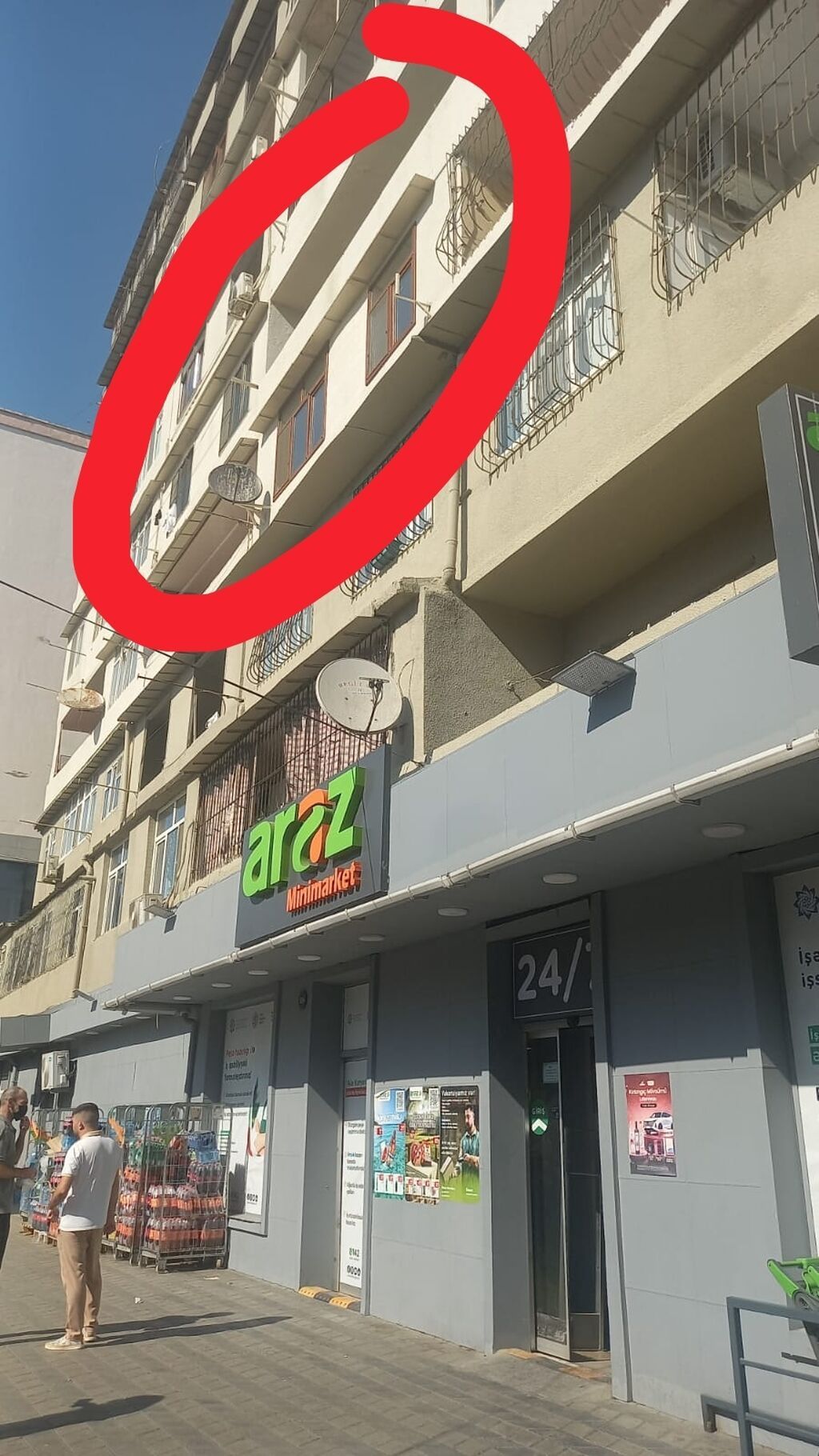 Salam Əhmədli metrosunun çıxışında abb bankın yanındakı binada 9