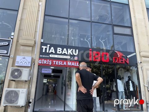 TESLA MALL – Ticarət Passagei (Giriş: “TİA BAKU” yazılı qapıdan)