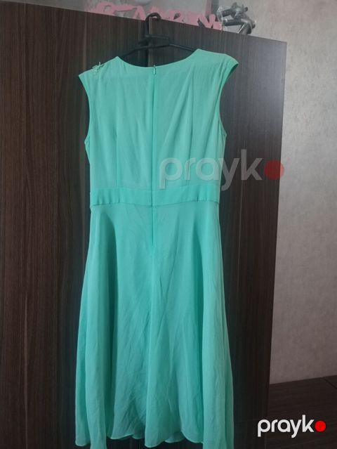 - Məhsul: Qadın paltarı - Rəng: Firuzə/çəhrayı-yaşıl ton (mint) -