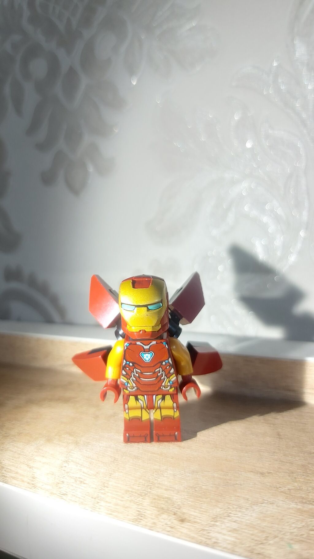 LEGO üslubunda Iron Man minifiquru - Qırmızı-sarı zireh dizaynı