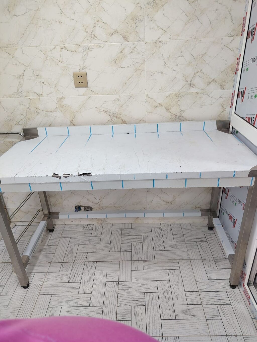 Paslanmaz metal karkaslı iş masası təqdim olunur. Masa geniş iş — Mallar, Masazır (3)