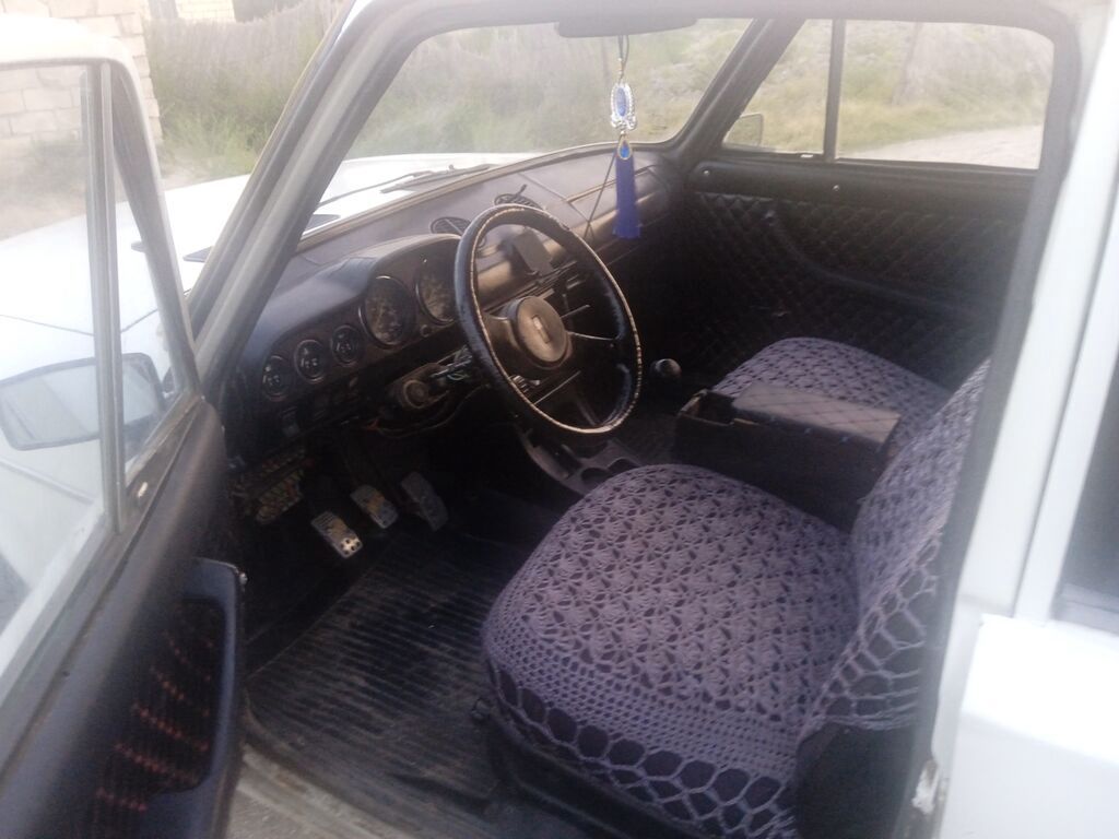 VAZ 2106, ağ rəngli sedan Xüsusiyyətlər: - Kuzov: 4 qapılı sedan — Avtomobillər, Sanqaçal (9)