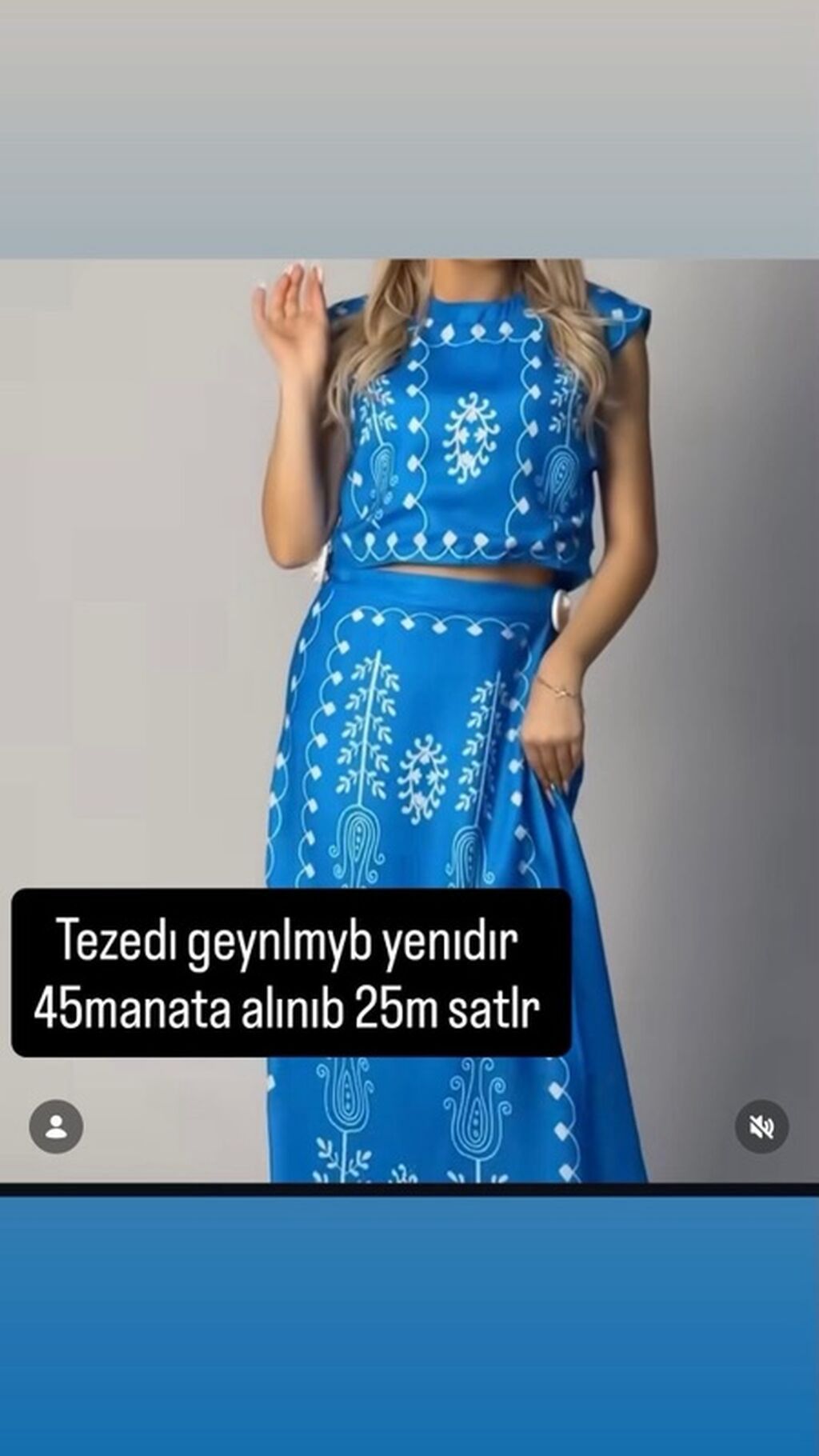 Mavi rəngli iki hissəli dəst – qolsuz qısa top və uzun ətək. Parlaq — Şəxsi əşyalar, Bakı