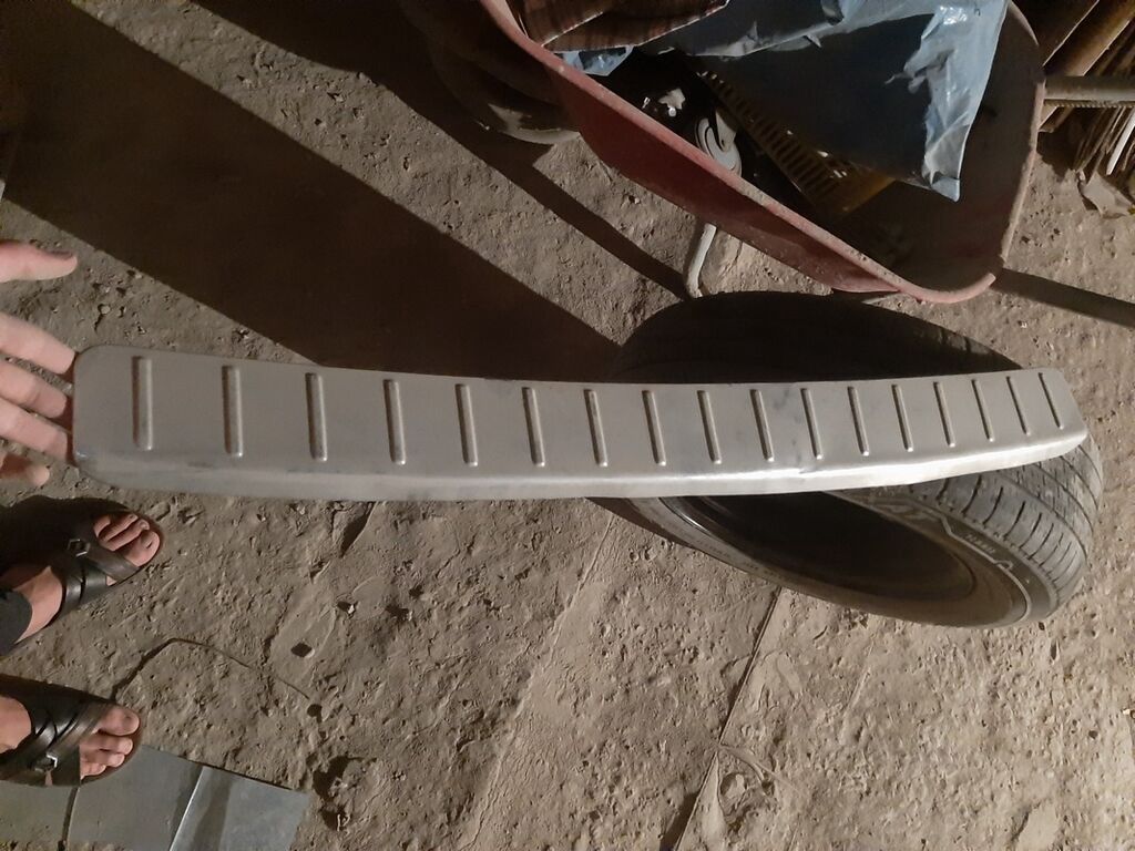 Bagaj yük yeri üçün arxa bamper qoruyucu nikel/plastik overlay -