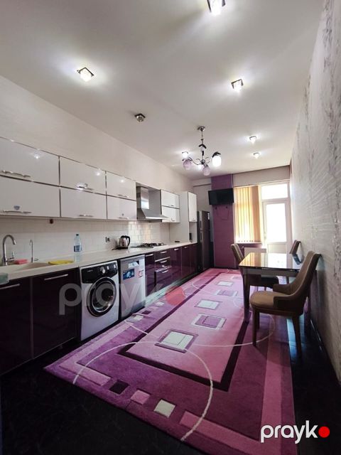 İcarəyə verilir 3 otaqlı yeni tikili 150 m²