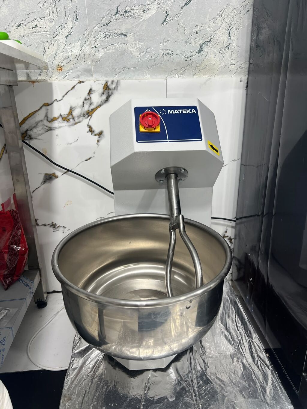 Xəmir yoğuran 10 kq lg 650 Azn satılır. Tam işlək vəziyyətdədir — Biznes və avadanlıq, Mehdiabad