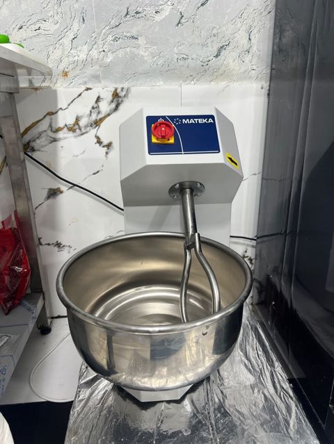 Xəmir yoğuran 10 kq lg 650 Azn satılır. Tam işlək vəziyyətdədir