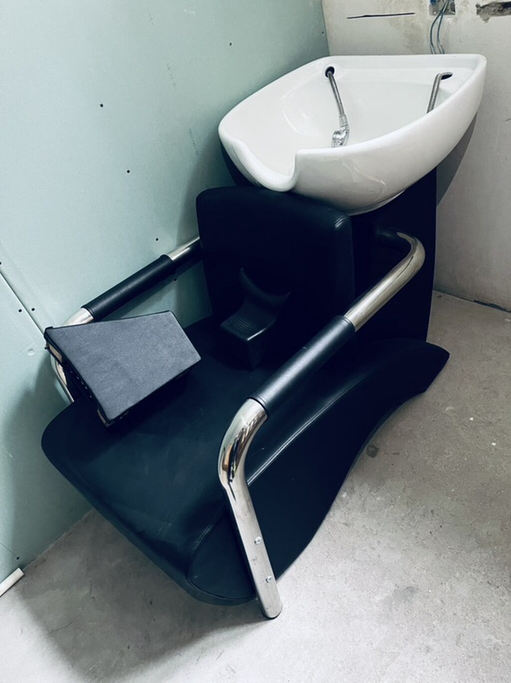 Salon üçün saç yuma stansiyası - İnteqrə olunmuş keramika lavabo və